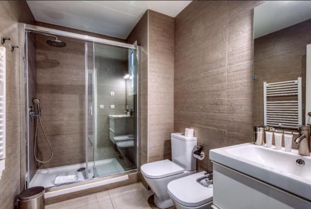 Beautiful 4Bd 4Ba Apartment In Eixample District Barcelona Exterior foto