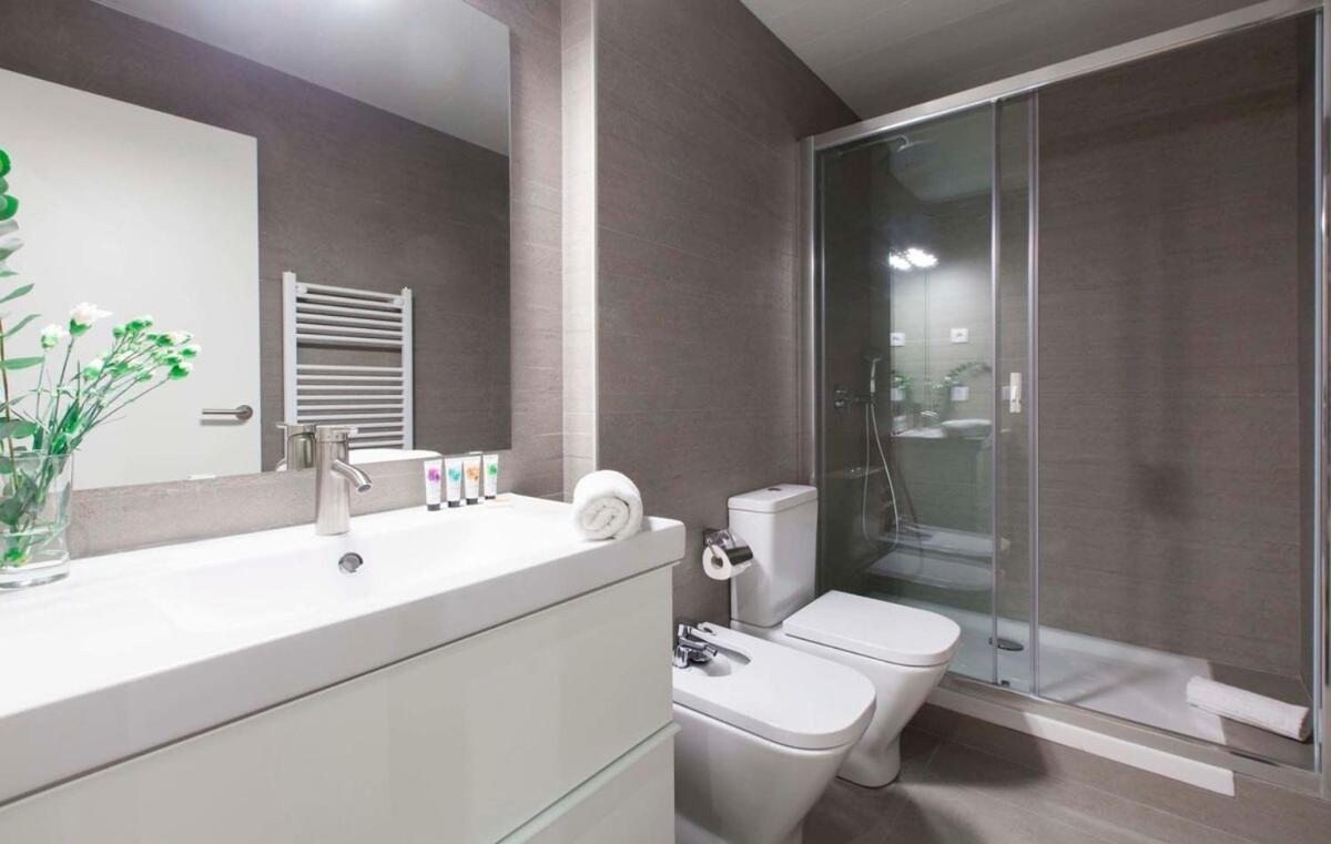 Beautiful 4Bd 4Ba Apartment In Eixample District Barcelona Exterior foto
